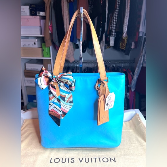 Authentic Louis Vuitton Vernis - Picture 1 of 12